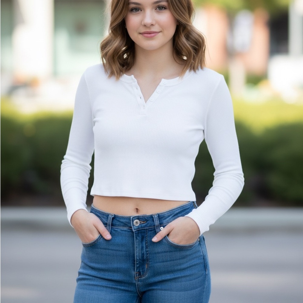 BRANDY MELVILLE White Long Sleeve Crop Top